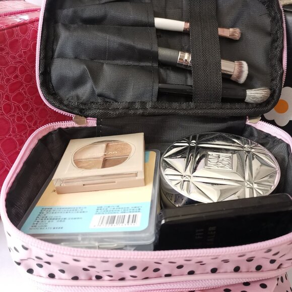 Travel Passions - Pink Double-Layer Cosmetic Bag - Picture 3 of 7